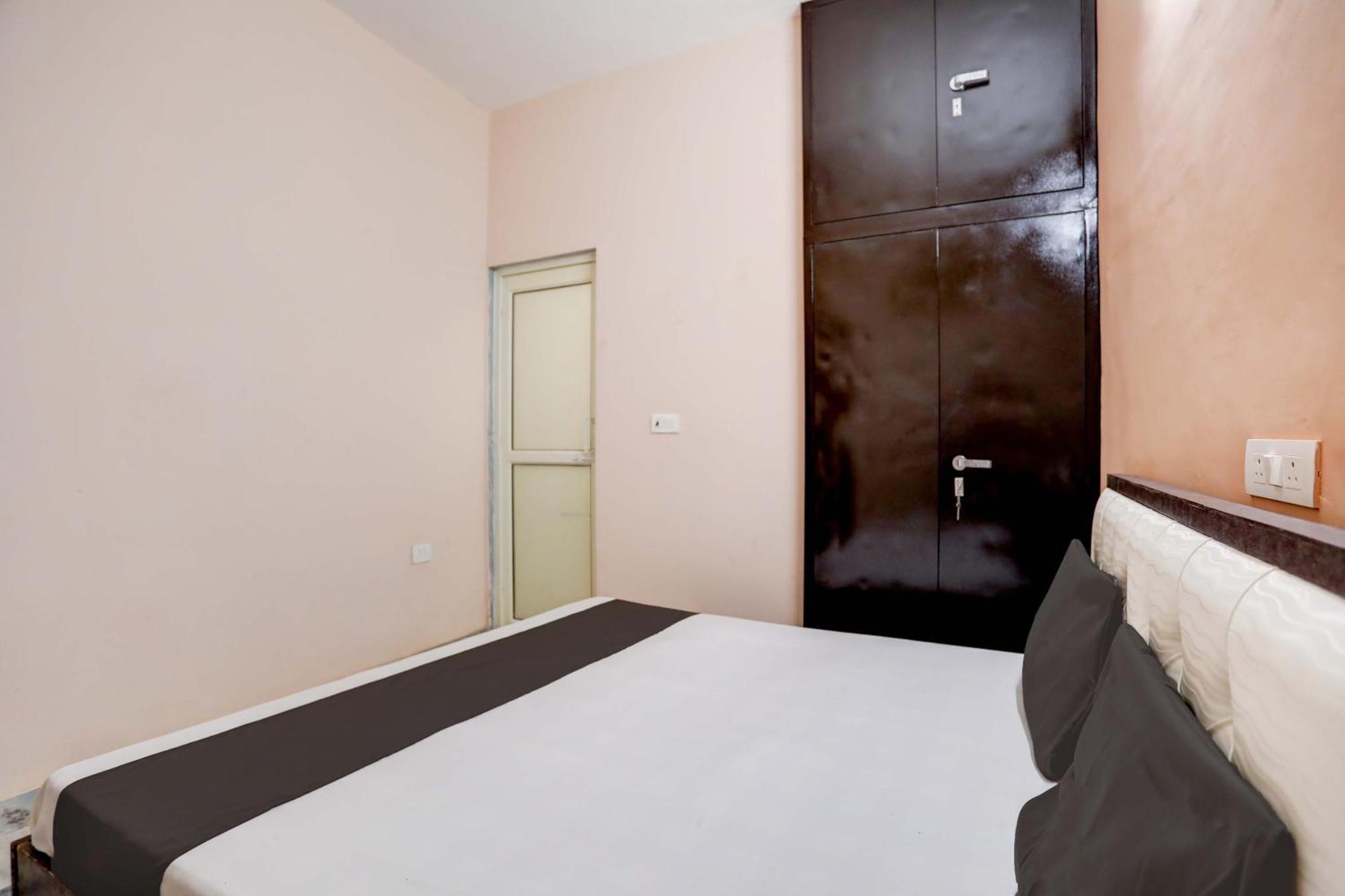 Hotel O Tilak Hotel 24 Sector 27 Near By Vinayak Hospital Gali No-6 诺伊达 外观 照片