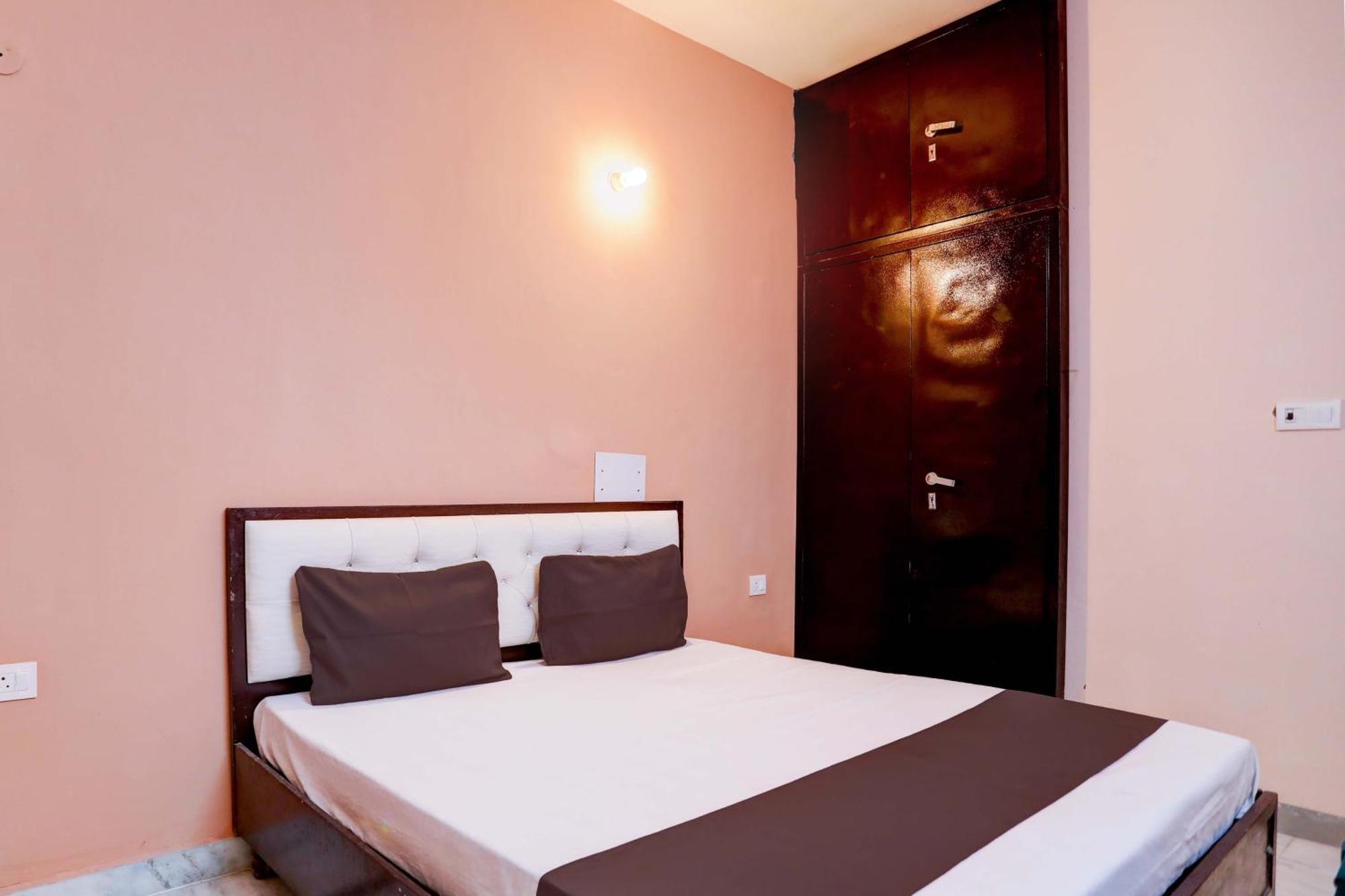 Hotel O Tilak Hotel 24 Sector 27 Near By Vinayak Hospital Gali No-6 诺伊达 外观 照片